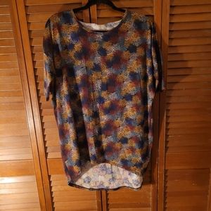 LulaRoe xs tee with flowing bottom